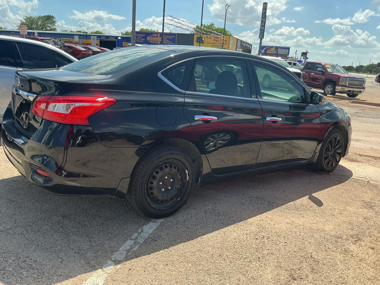 Nissan Sentra S 6MT 2017