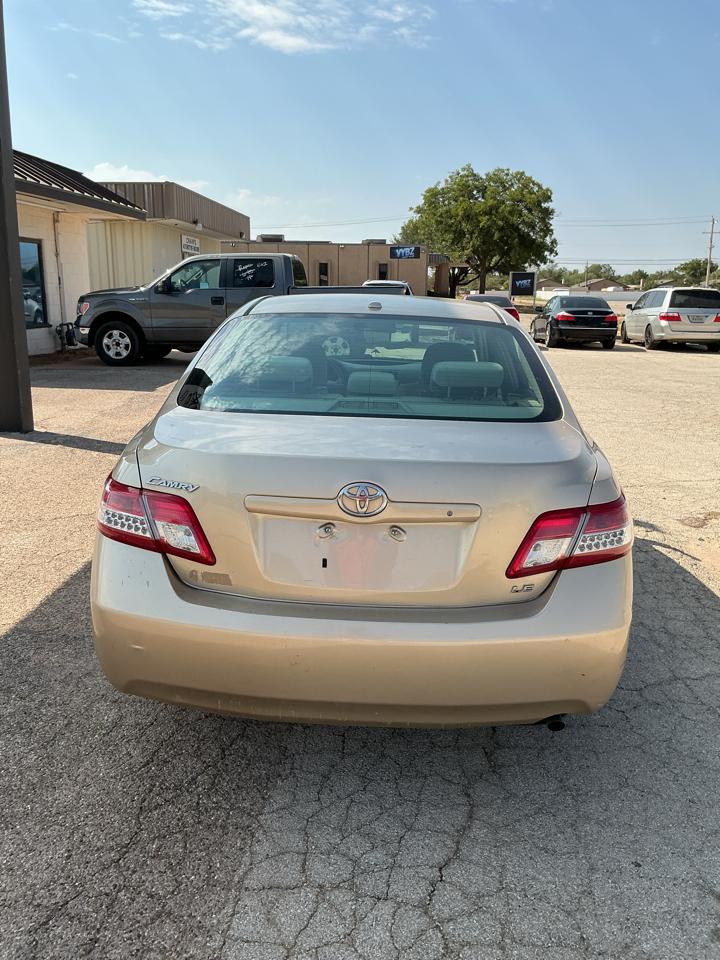Toyota Camry SE 6-Spd MT 2010