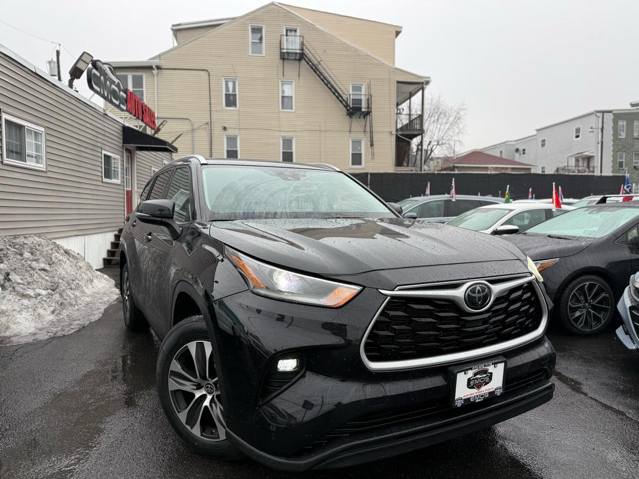 2021 Toyota Highlander XLE AWD V6