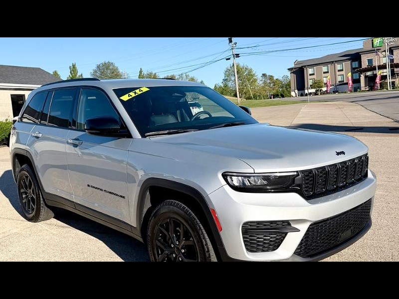 2024 Jeep Grand Cherokee Laredo 4WD