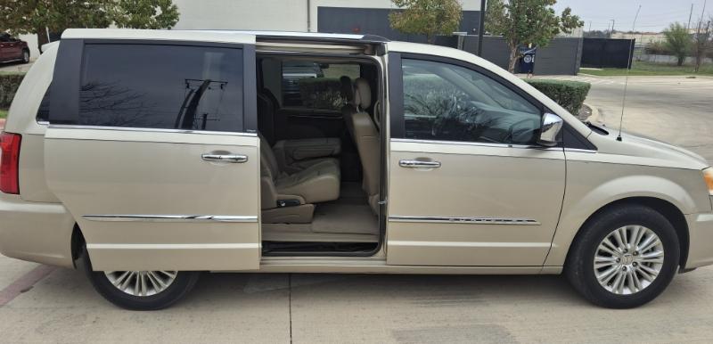 Chrysler Town & Country Limited 2014