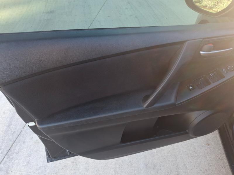 Mazda MAZDA3 i Touring 4-door 2012