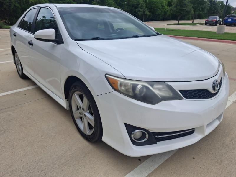 Toyota Camry SE 2014