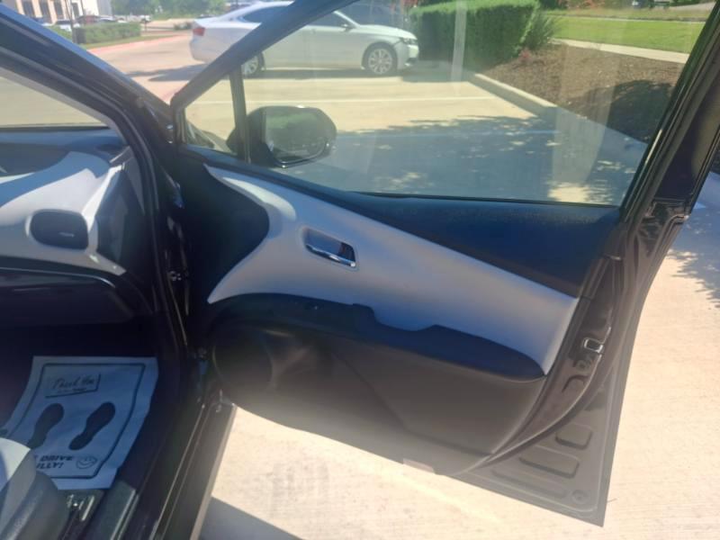 Toyota Prius Two 2018