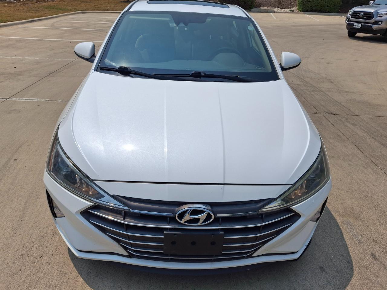 Hyundai Elantra  2019
