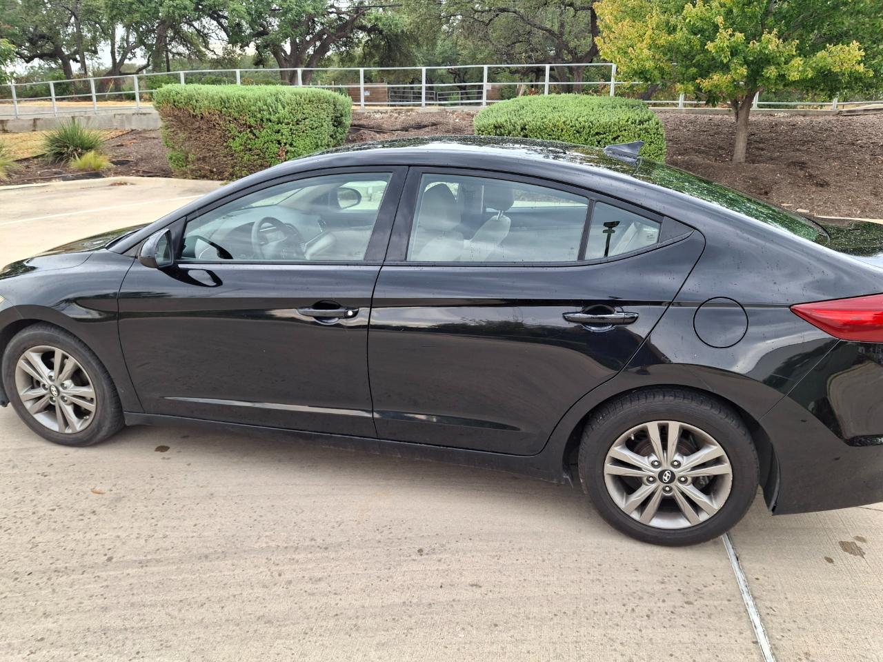 Hyundai Elantra Value Edition 6A 2017