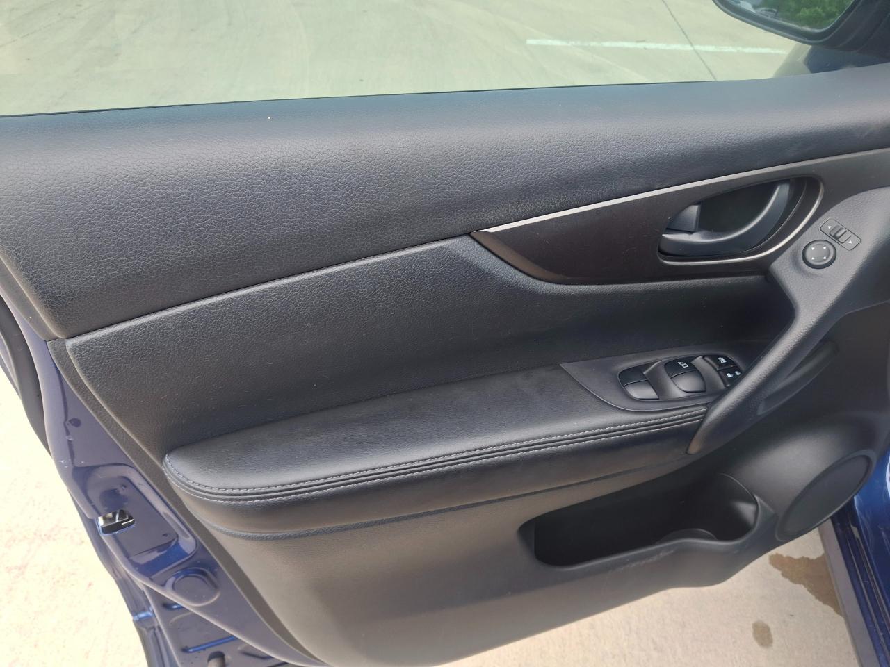 Nissan Rogue Sport S 2019