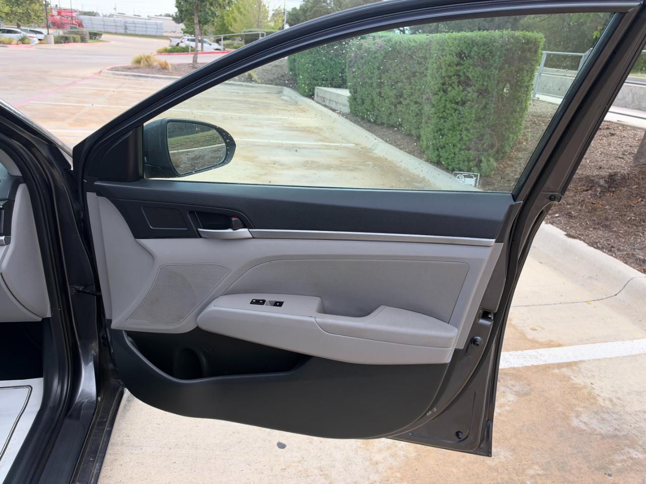 Hyundai Elantra SEL 2020