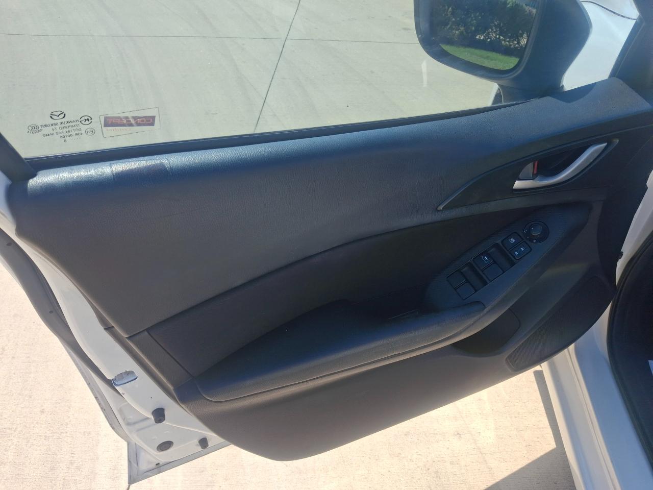 Mazda MAZDA3 i Touring AT 5-Door 2016