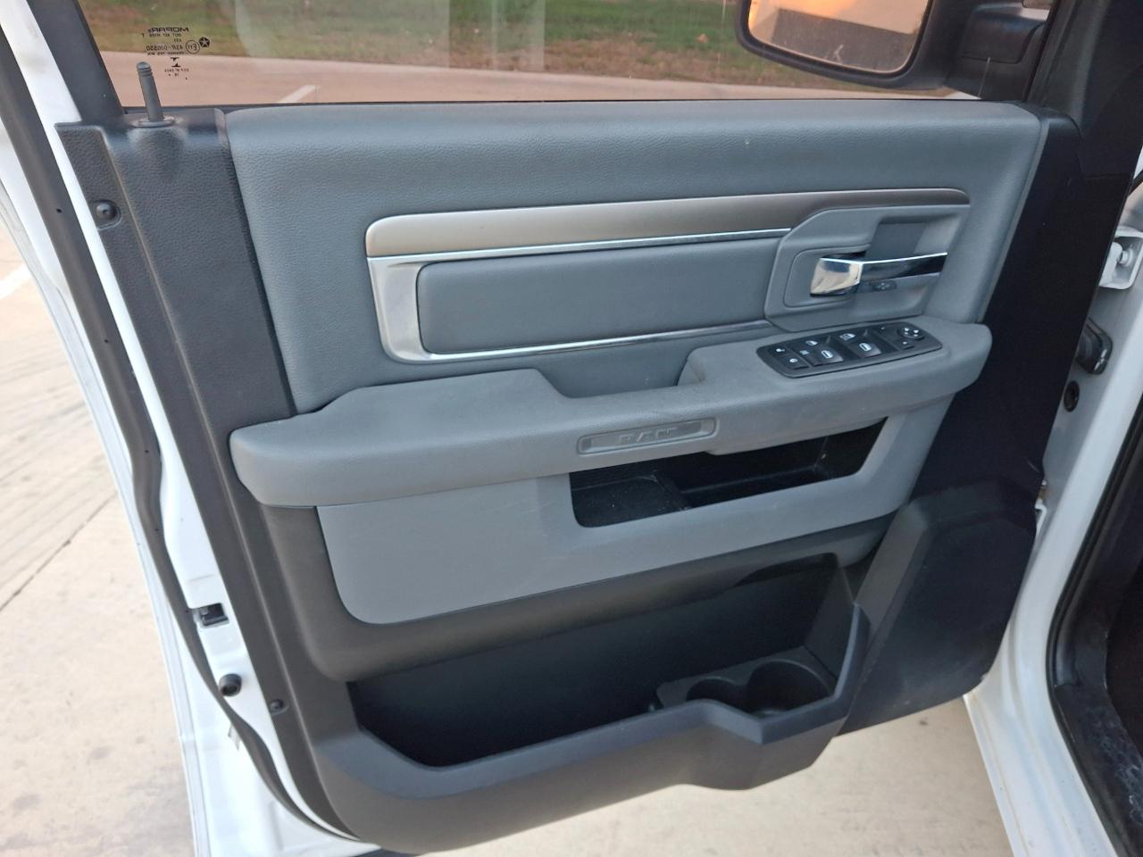 RAM 1500 SLT Quad Cab 2WD 2017