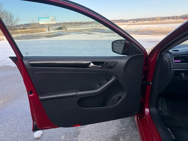 Volkswagen Jetta 1.8T SEL 6A 2017