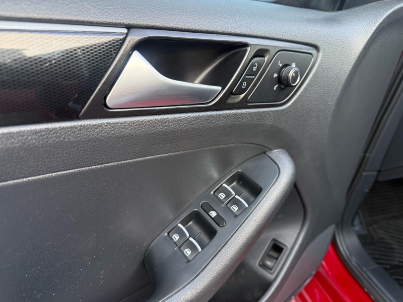 Volkswagen Jetta 1.8T SEL 6A 2017