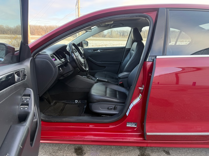 Volkswagen Jetta 1.8T SEL 6A 2017