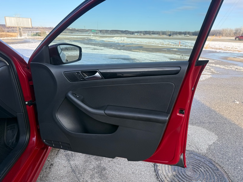 Volkswagen Jetta 1.8T SEL 6A 2017