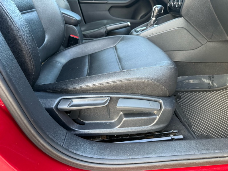 Volkswagen Jetta 1.8T SEL 6A 2017