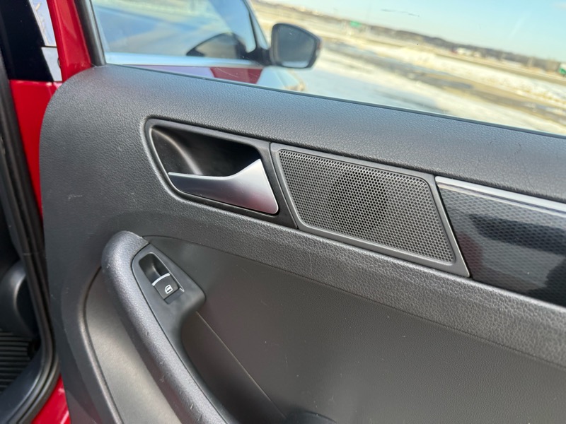 Volkswagen Jetta 1.8T SEL 6A 2017