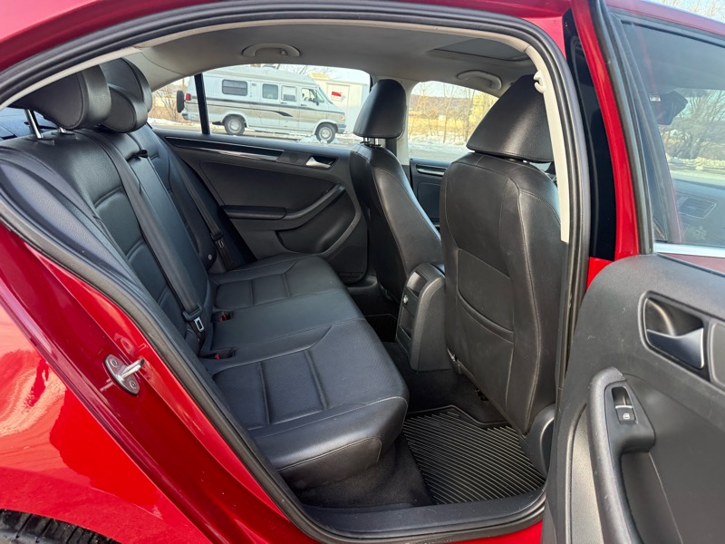 Volkswagen Jetta 1.8T SEL 6A 2017