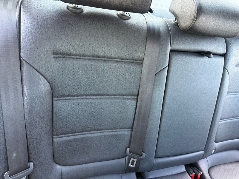 Volkswagen Jetta 1.8T SEL 6A 2017