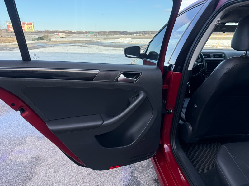 Volkswagen Jetta 1.8T SEL 6A 2017