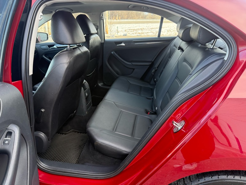 Volkswagen Jetta 1.8T SEL 6A 2017