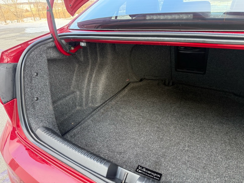 Volkswagen Jetta 1.8T SEL 6A 2017