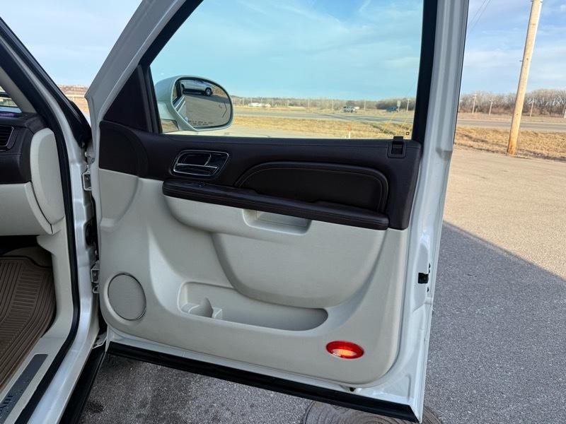 Cadillac Escalade AWD Platinum 2010