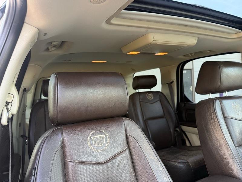 Cadillac Escalade AWD Platinum 2010
