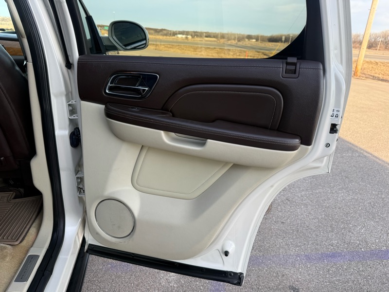 Cadillac Escalade AWD Platinum 2010