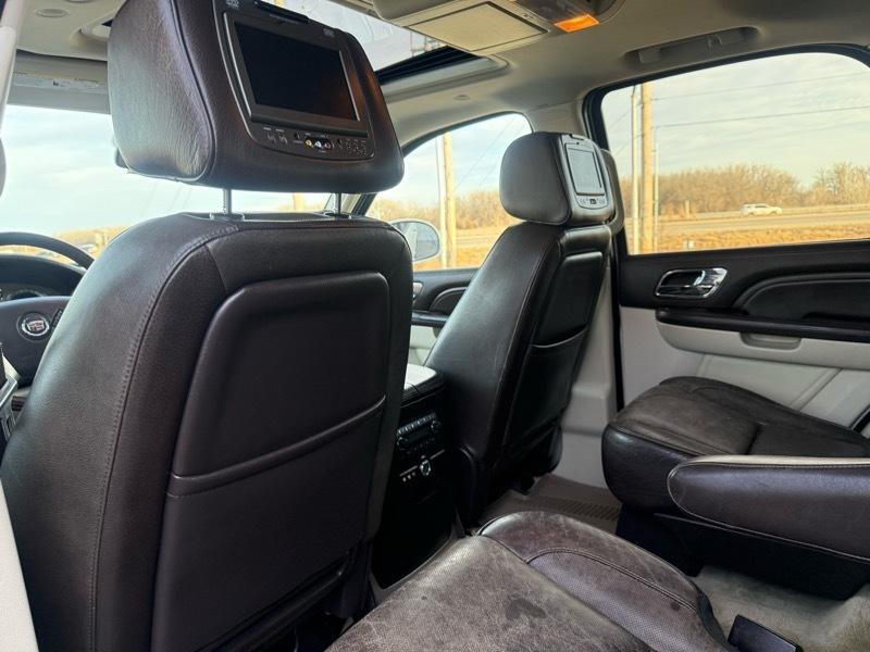 Cadillac Escalade AWD Platinum 2010