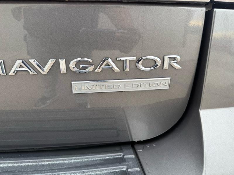 Lincoln Navigator 4WD 2011