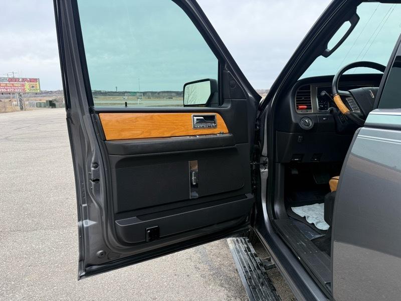 Lincoln Navigator 4WD 2011