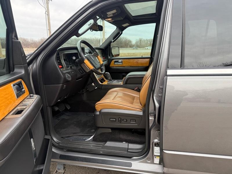 Lincoln Navigator 4WD 2011