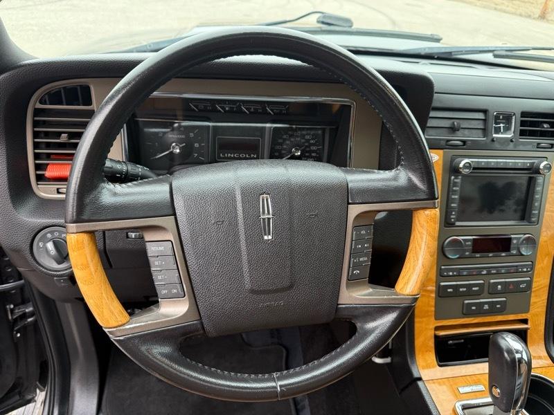 Lincoln Navigator 4WD 2011