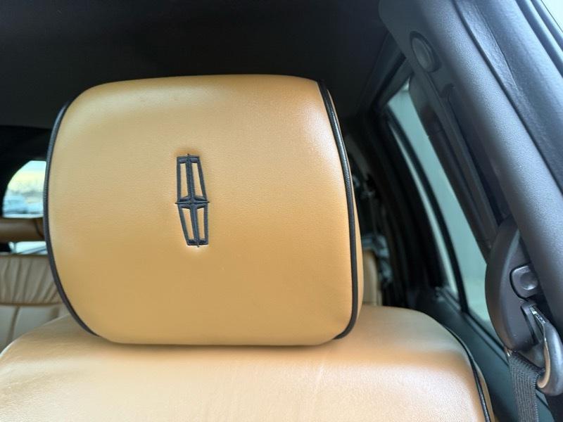 Lincoln Navigator 4WD 2011