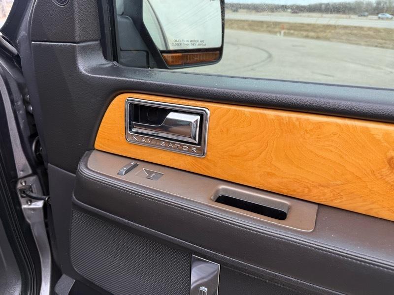 Lincoln Navigator 4WD 2011