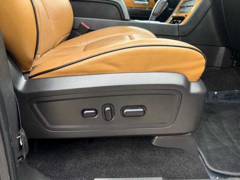 Lincoln Navigator 4WD 2011