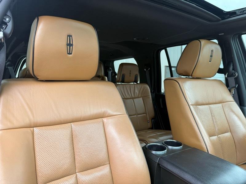 Lincoln Navigator 4WD 2011