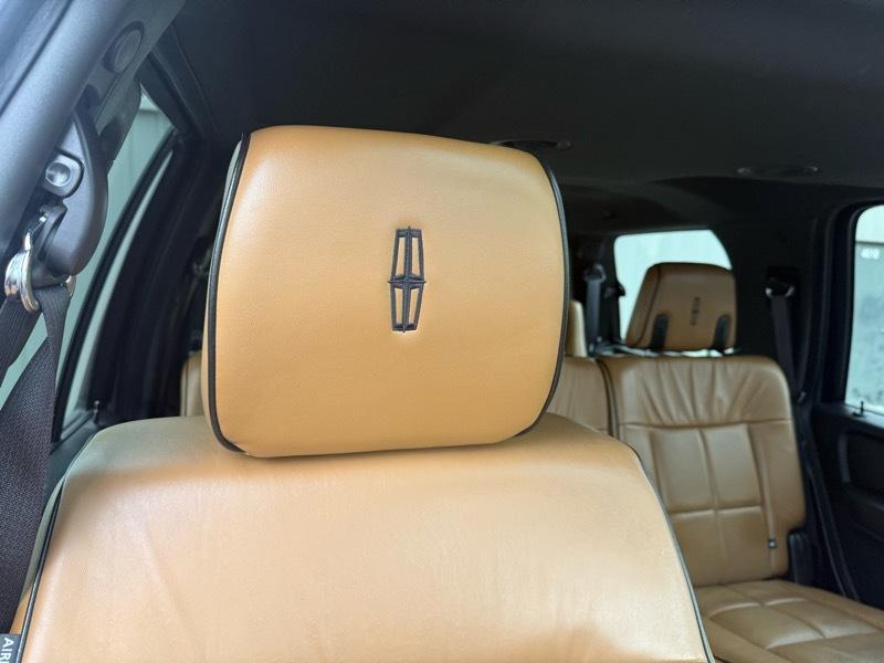 Lincoln Navigator 4WD 2011