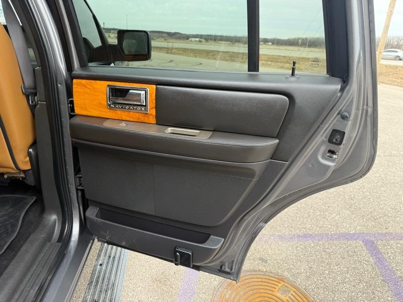 Lincoln Navigator 4WD 2011