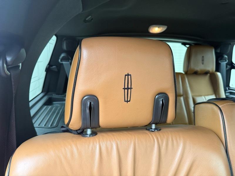 Lincoln Navigator 4WD 2011