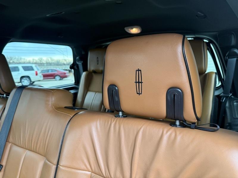 Lincoln Navigator 4WD 2011