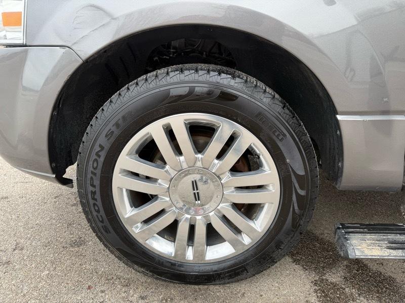 Lincoln Navigator 4WD 2011