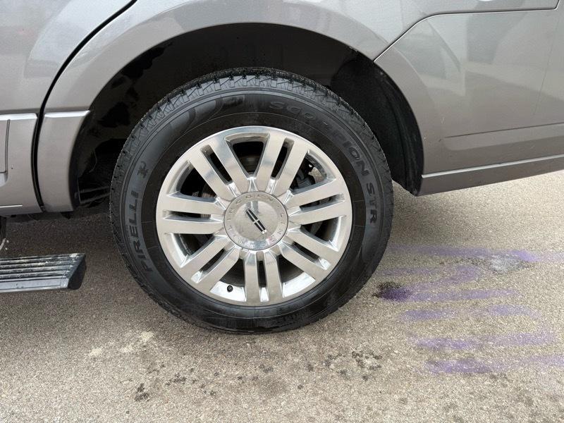 Lincoln Navigator 4WD 2011