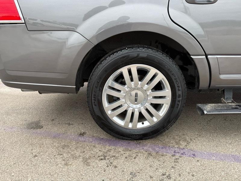 Lincoln Navigator 4WD 2011