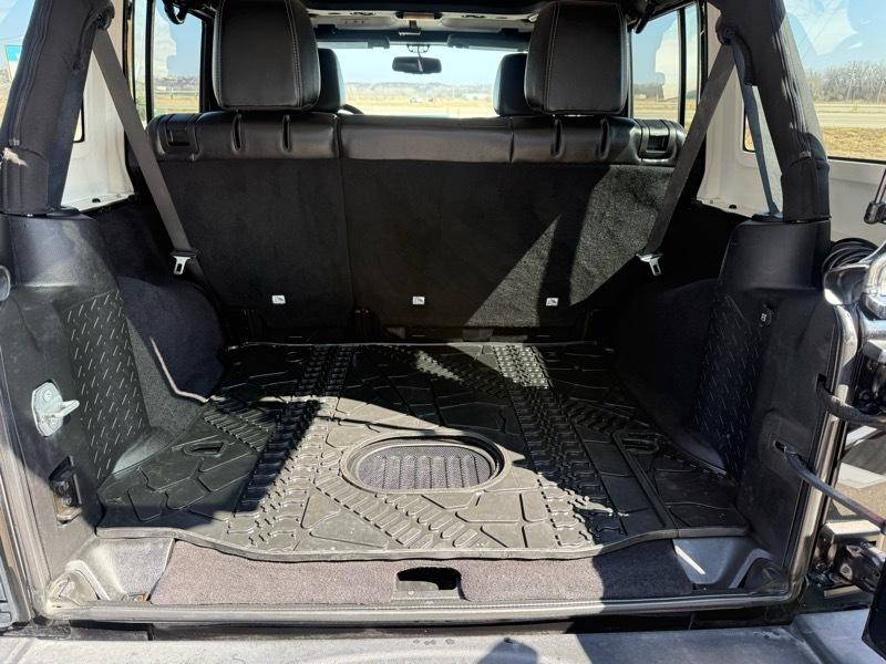 Jeep Wrangler Unlimited Sahara 4WD 2015