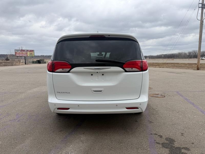 Chrysler Pacifica Touring 2017