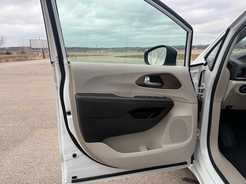 Chrysler Pacifica Touring 2017