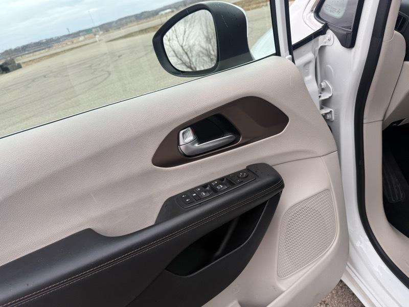 Chrysler Pacifica Touring 2017