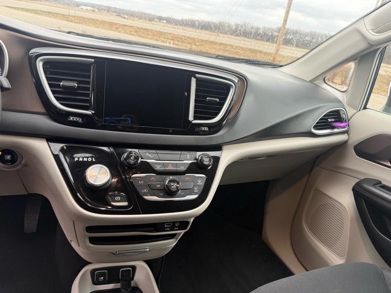 Chrysler Pacifica Touring 2017