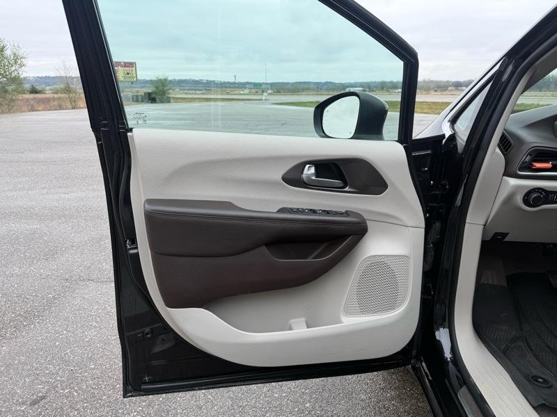 Chrysler Pacifica Touring 2017